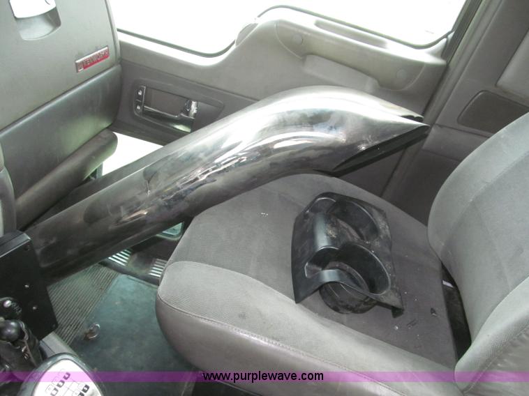 image for item F7056 2007 Kenworth T800 semi truck