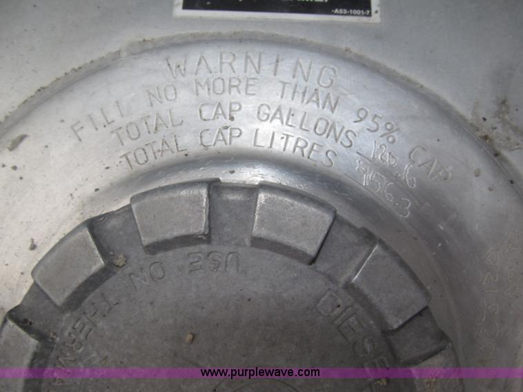 image for item F7056 2007 Kenworth T800 semi truck