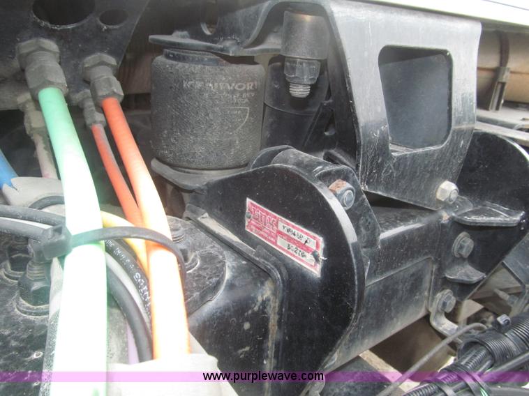 image for item F7056 2007 Kenworth T800 semi truck