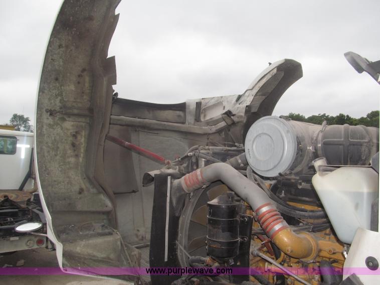 image for item F7056 2007 Kenworth T800 semi truck