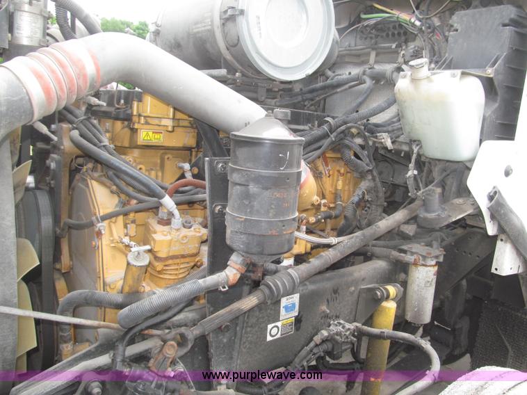 image for item F7056 2007 Kenworth T800 semi truck