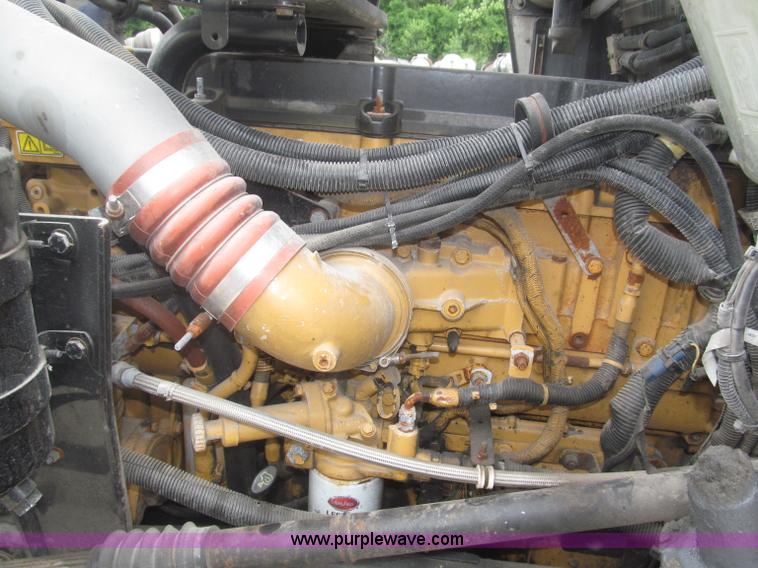 image for item F7056 2007 Kenworth T800 semi truck