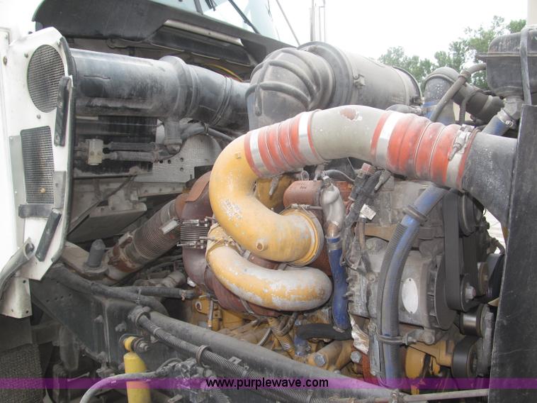 image for item F7056 2007 Kenworth T800 semi truck