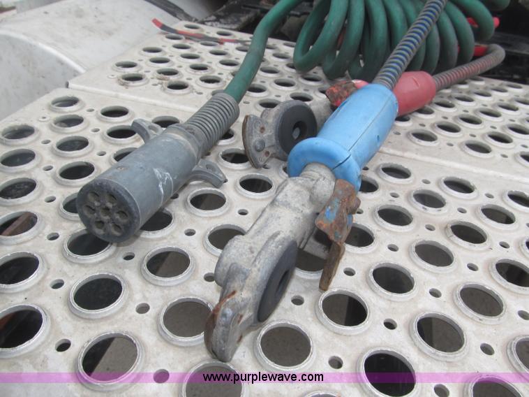 image for item F7056 2007 Kenworth T800 semi truck