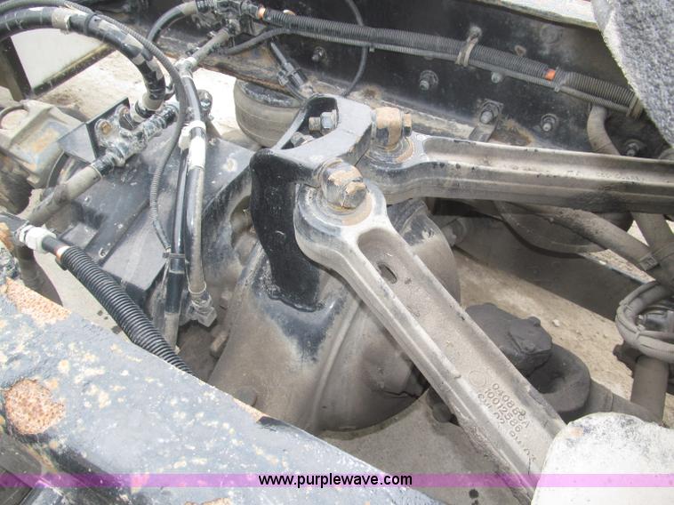 image for item F7056 2007 Kenworth T800 semi truck