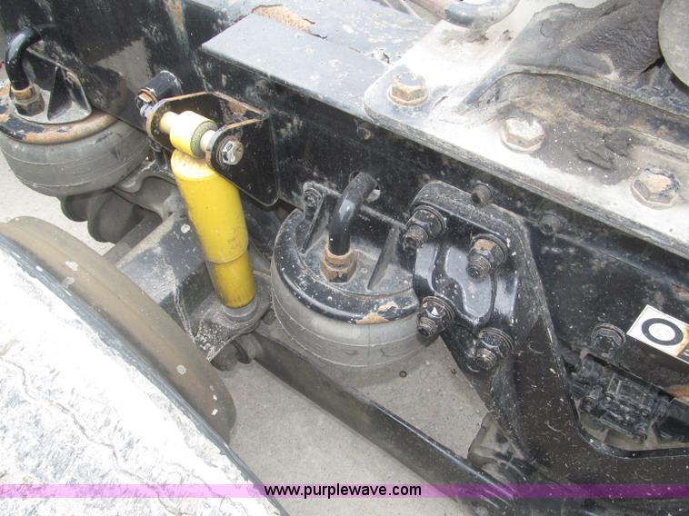 image for item F7056 2007 Kenworth T800 semi truck