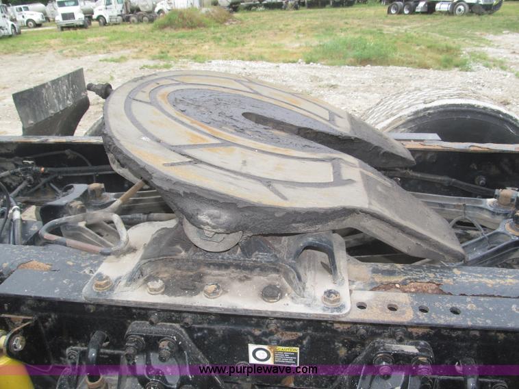 image for item F7056 2007 Kenworth T800 semi truck