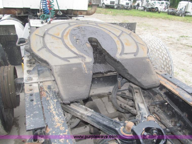 image for item F7056 2007 Kenworth T800 semi truck