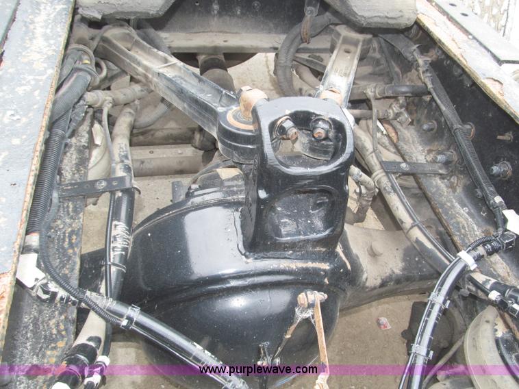 image for item F7056 2007 Kenworth T800 semi truck