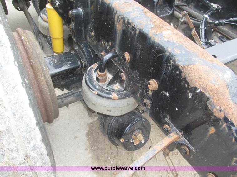 image for item F7056 2007 Kenworth T800 semi truck