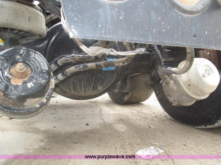 image for item F7056 2007 Kenworth T800 semi truck