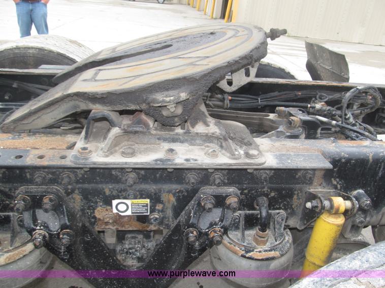 image for item F7056 2007 Kenworth T800 semi truck