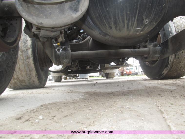 image for item F7056 2007 Kenworth T800 semi truck