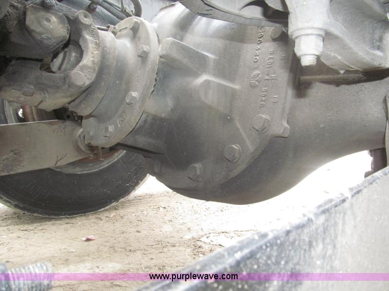 image for item F7056 2007 Kenworth T800 semi truck