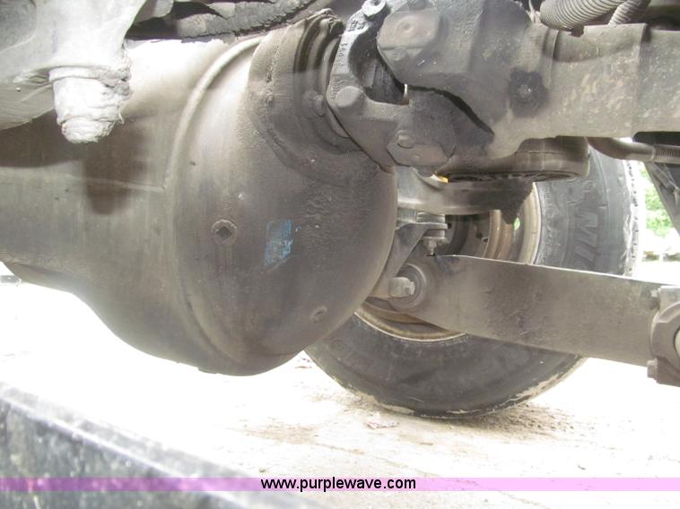 image for item F7056 2007 Kenworth T800 semi truck