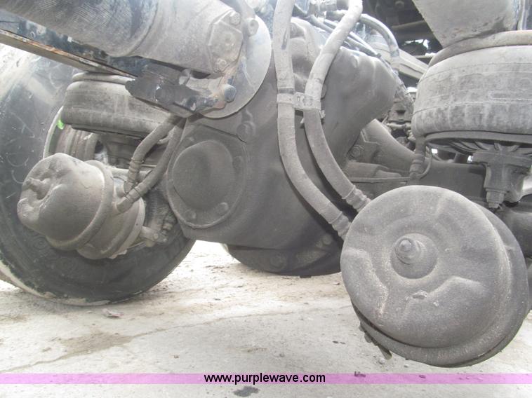 image for item F7056 2007 Kenworth T800 semi truck