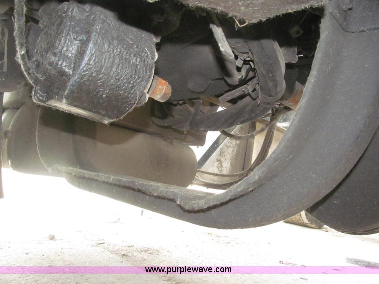 image for item F7056 2007 Kenworth T800 semi truck