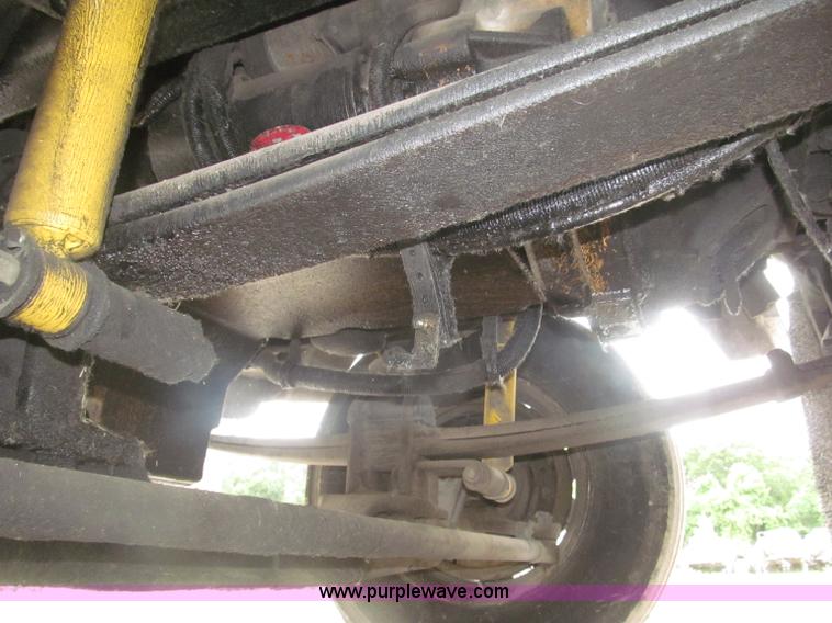 image for item F7056 2007 Kenworth T800 semi truck