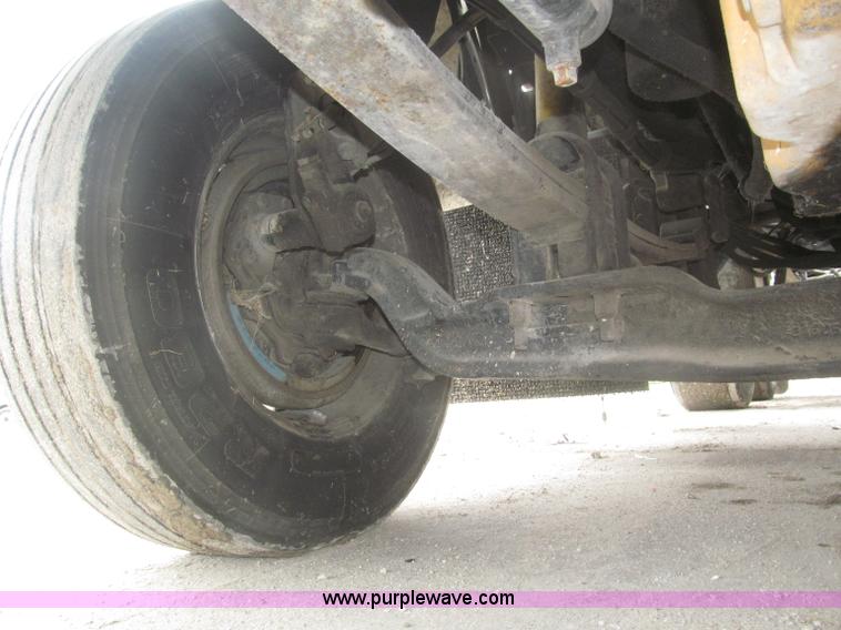 image for item F7056 2007 Kenworth T800 semi truck