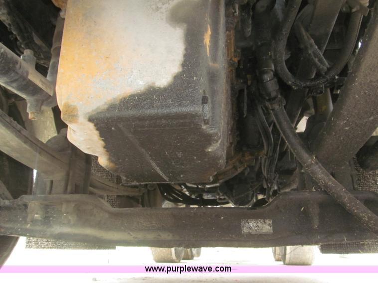 image for item F7056 2007 Kenworth T800 semi truck