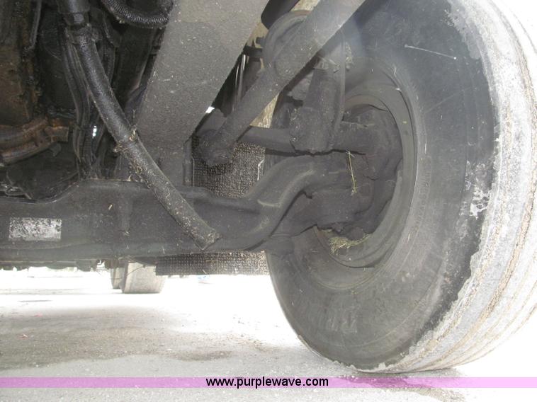 image for item F7056 2007 Kenworth T800 semi truck