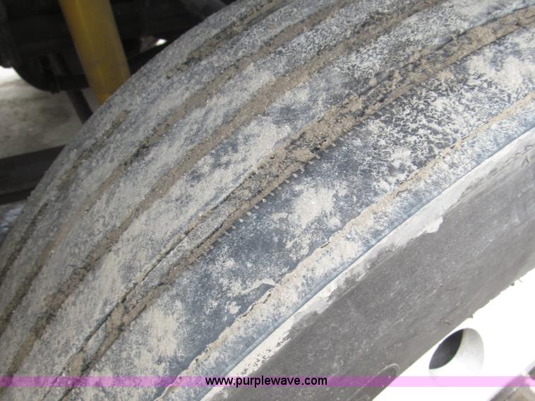 image for item F7056 2007 Kenworth T800 semi truck