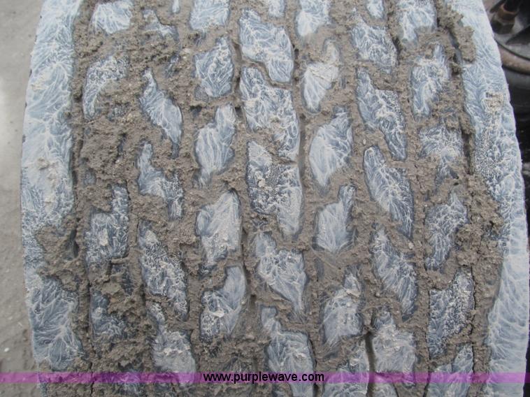 image for item F7056 2007 Kenworth T800 semi truck