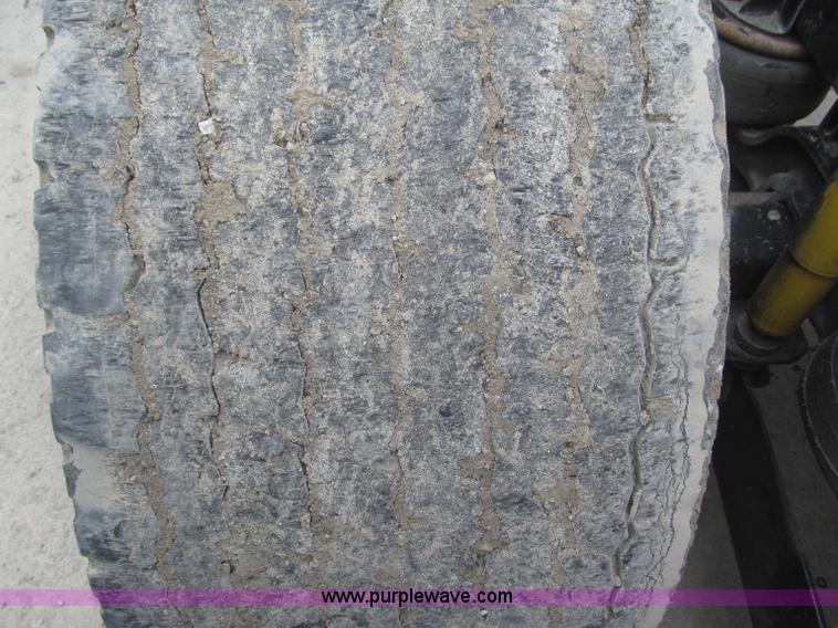 image for item F7056 2007 Kenworth T800 semi truck