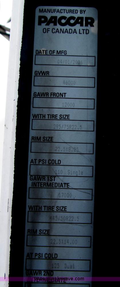 image for item F7056 2007 Kenworth T800 semi truck
