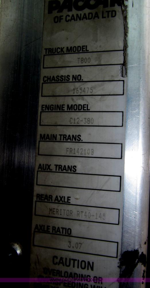 image for item F7056 2007 Kenworth T800 semi truck