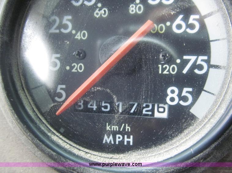 image for item F7057 1995 Freightliner FLD120SD semi truck