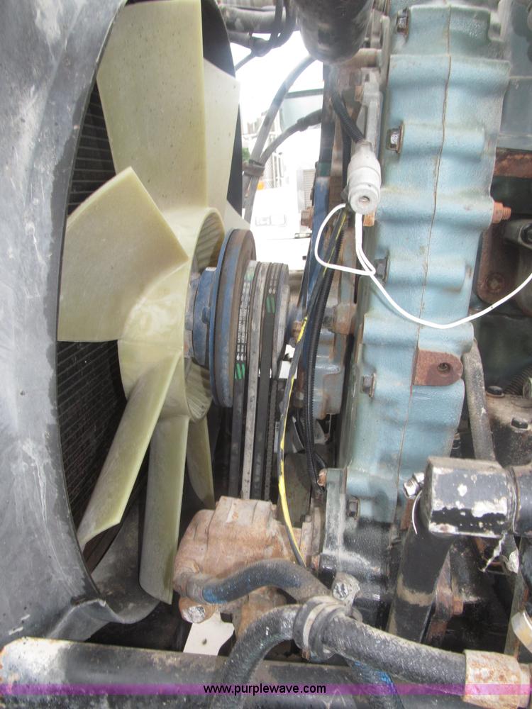 image for item F7057 1995 Freightliner FLD120SD semi truck