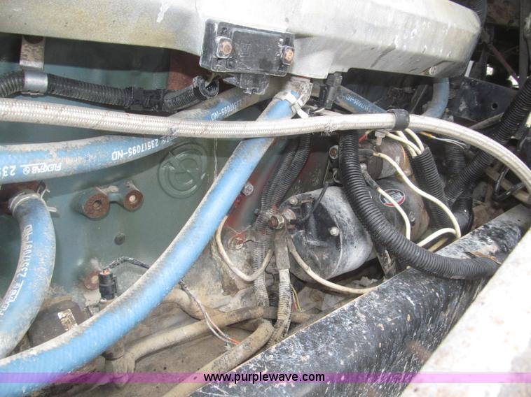 image for item F7057 1995 Freightliner FLD120SD semi truck