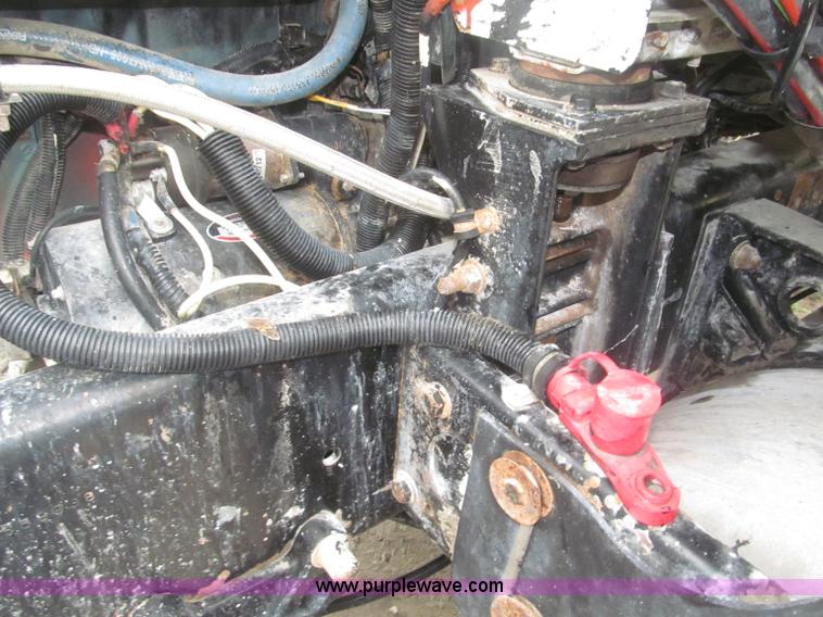 image for item F7057 1995 Freightliner FLD120SD semi truck