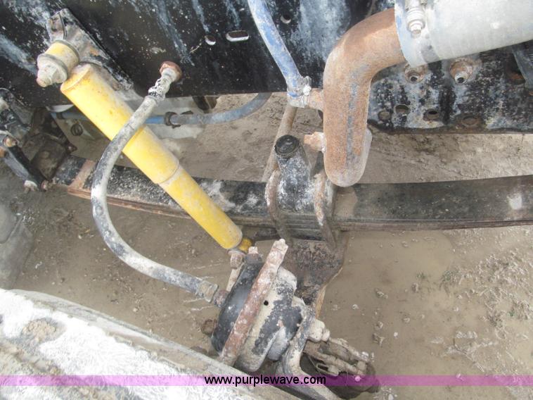 image for item F7057 1995 Freightliner FLD120SD semi truck