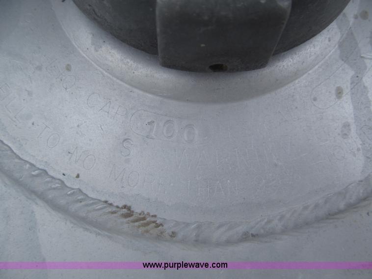 image for item F7057 1995 Freightliner FLD120SD semi truck