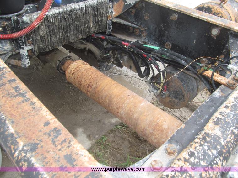 image for item F7057 1995 Freightliner FLD120SD semi truck