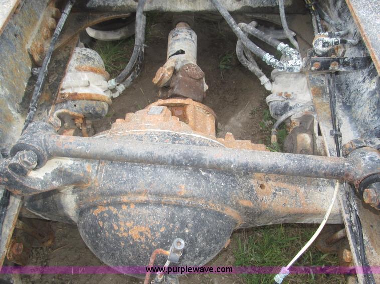 image for item F7057 1995 Freightliner FLD120SD semi truck