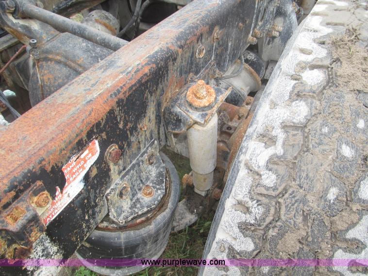 image for item F7057 1995 Freightliner FLD120SD semi truck