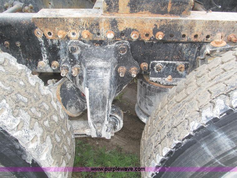 image for item F7057 1995 Freightliner FLD120SD semi truck