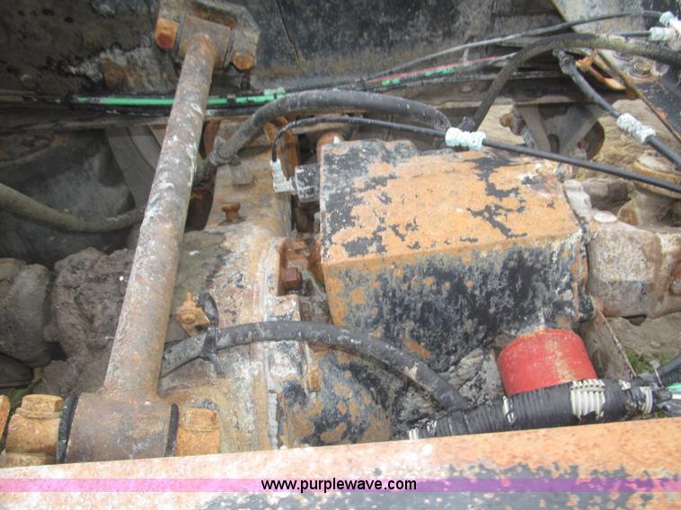 image for item F7057 1995 Freightliner FLD120SD semi truck