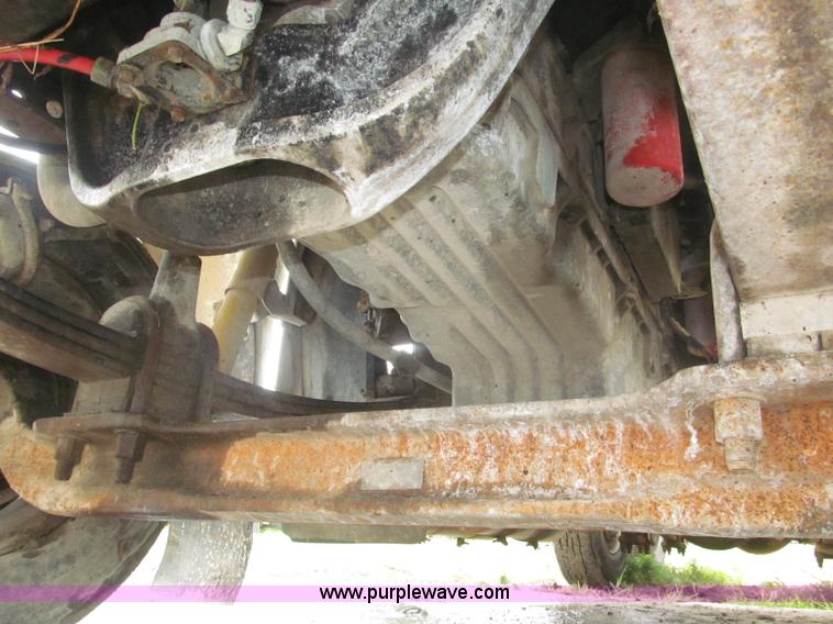 image for item F7057 1995 Freightliner FLD120SD semi truck