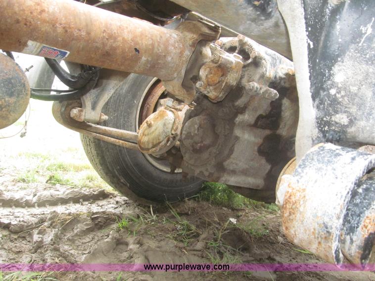 image for item F7057 1995 Freightliner FLD120SD semi truck