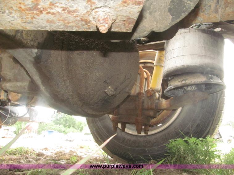 image for item F7057 1995 Freightliner FLD120SD semi truck