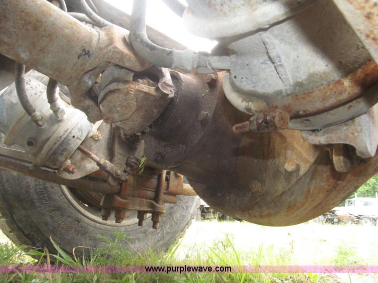 image for item F7057 1995 Freightliner FLD120SD semi truck