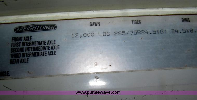 image for item F7057 1995 Freightliner FLD120SD semi truck