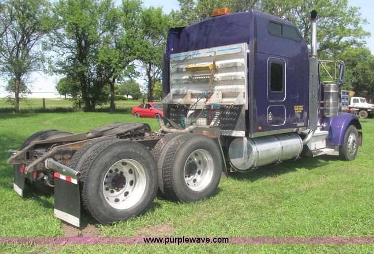 image for item F7075 2000 Kenworth W900 semi truck