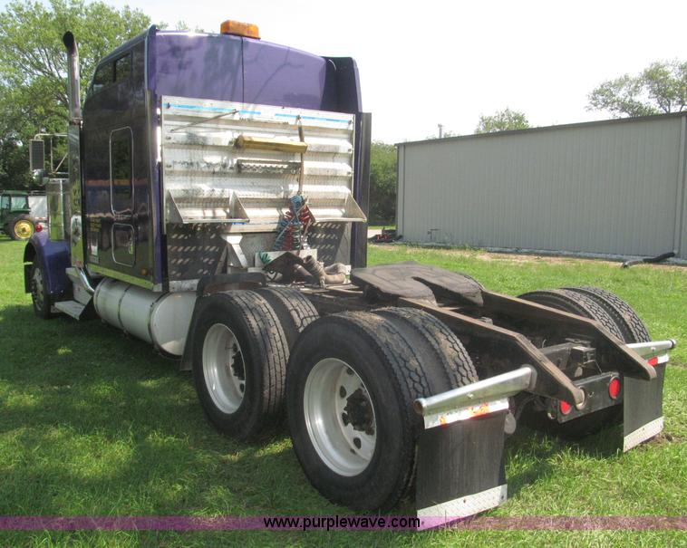 image for item F7075 2000 Kenworth W900 semi truck