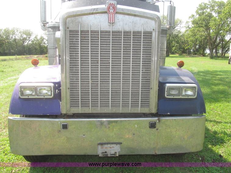 image for item F7075 2000 Kenworth W900 semi truck