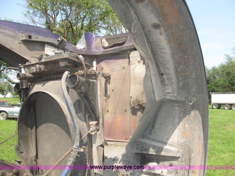 image for item F7075 2000 Kenworth W900 semi truck